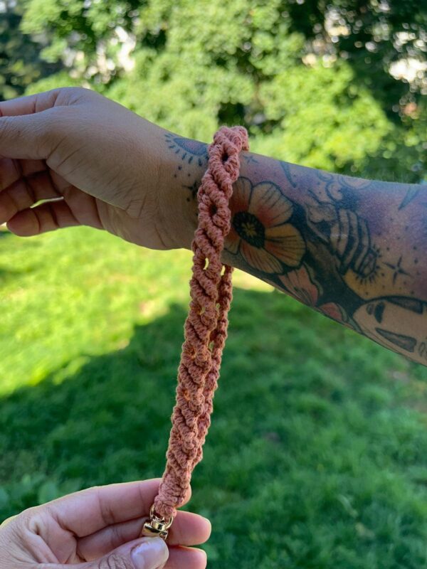 Iris • Macrame Keychain | Wrist Strap - Imagen 11