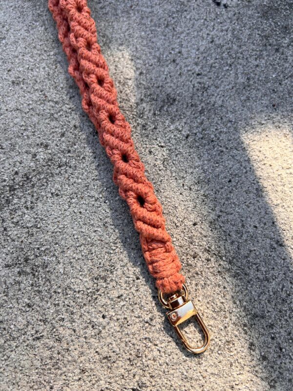 Iris • Macrame Keychain | Wrist Strap - Imagen 5