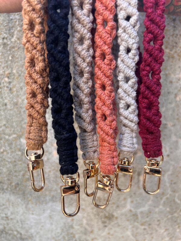 Iris • Macrame Keychain | Wrist Strap - Imagen 8